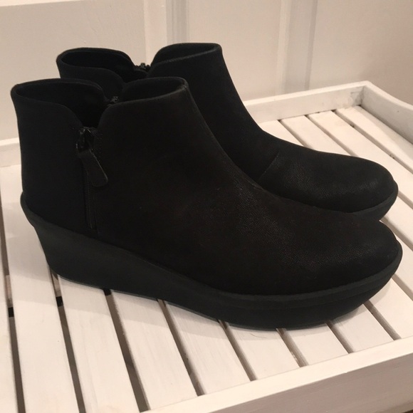 Cloudsteppers by Clarks ankle boots with zipper closure- size 8.5M brand new - Picture 1 of 10